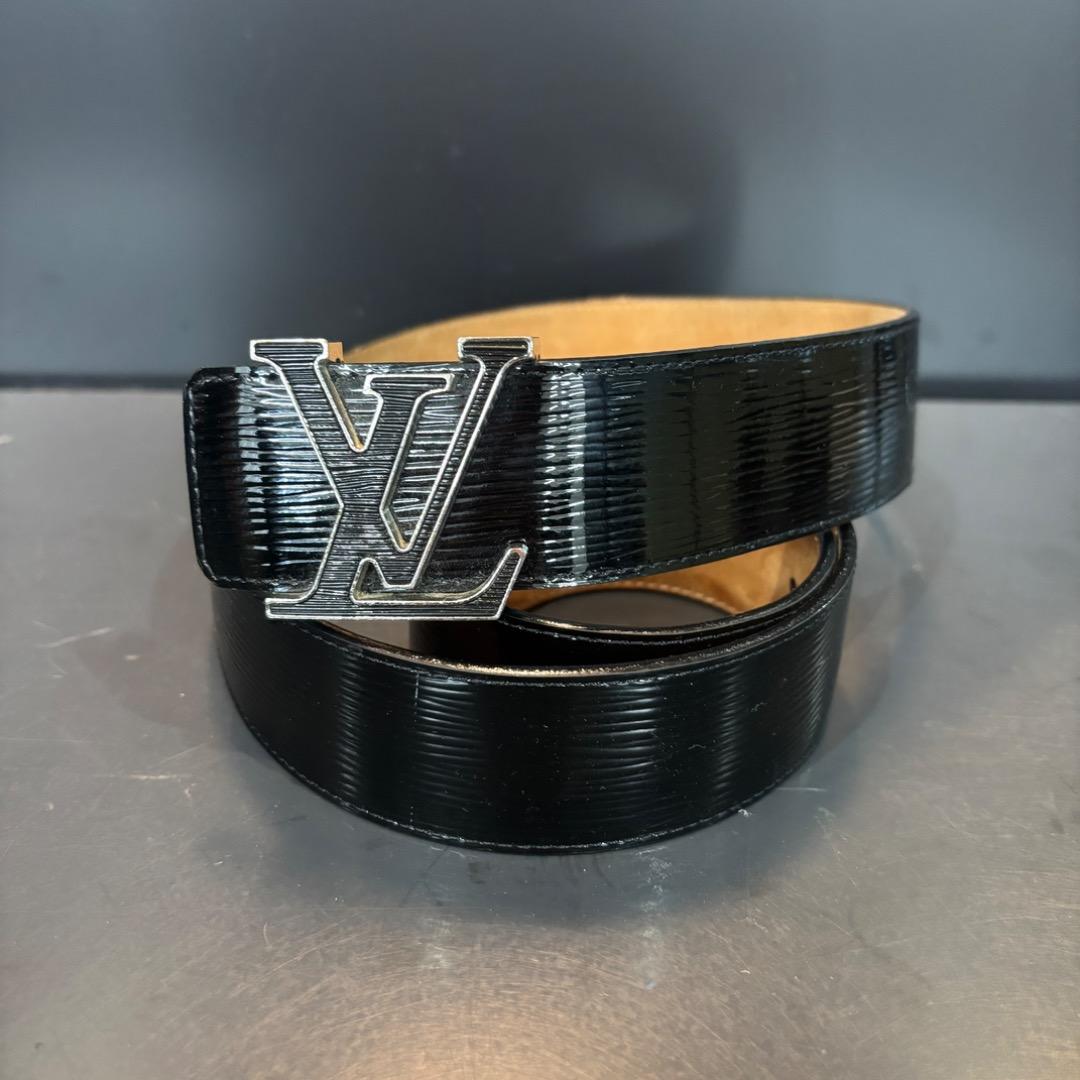 LOUIS VUITTON サンチュールLVイニシャル エピエレクトリックベルト