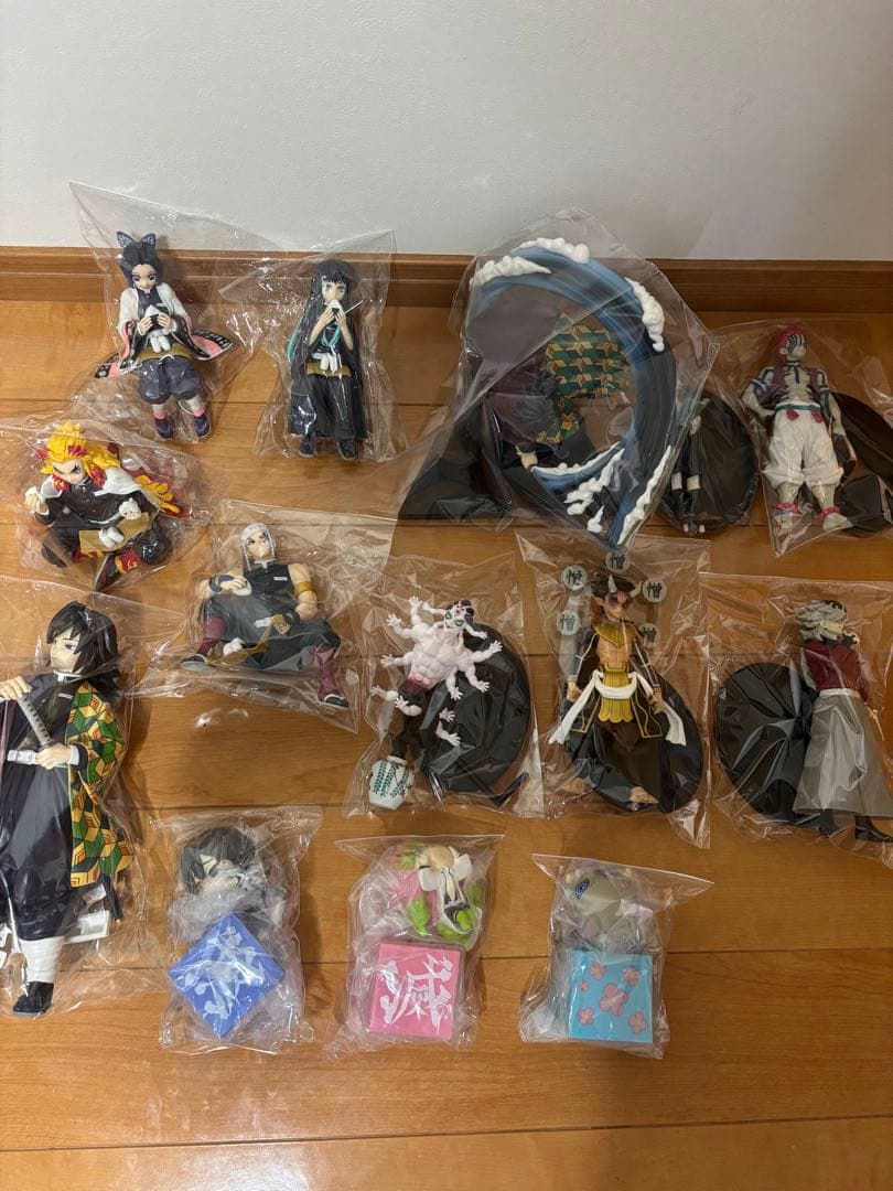 フィギュア　鬼滅の刃　まとめ売り 座る「鬼滅の刃」25体セット | キタンクラブ