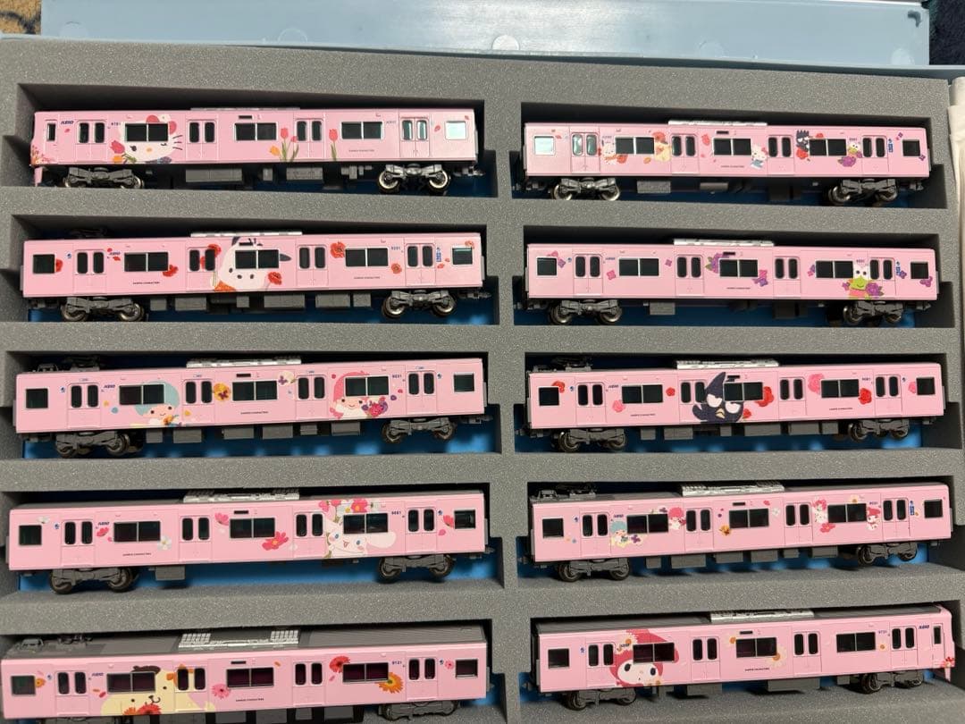 コ*ー様 京王9000系サンリオキャラクターズフルラッピングトレイン10両セット コ*ー様 京王9000系サンリオキャラクターズフルラッピングトレイン10両