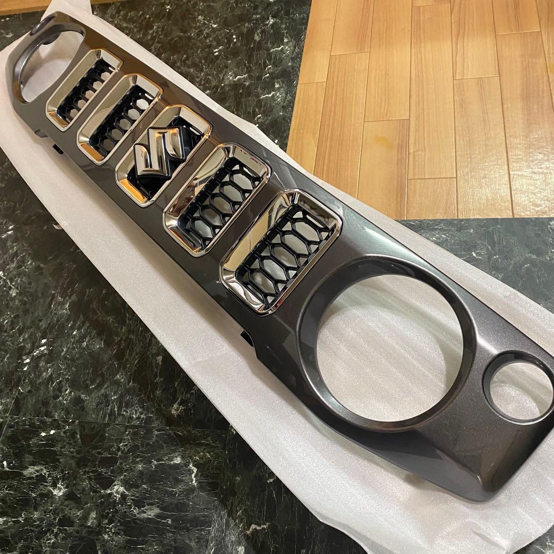 ジムニー　ノマド　純正　フロントグリル　未使用品 ジムニー グリル 楽天市場】【スズキ純正】 ジムニーノマド JC74W 5ドア 令和7年4月