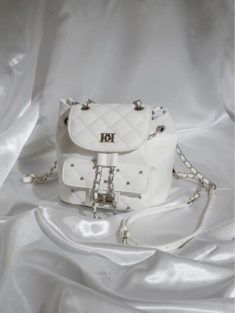 ダーリッチ　キルティングビジューミニリュック　WHT