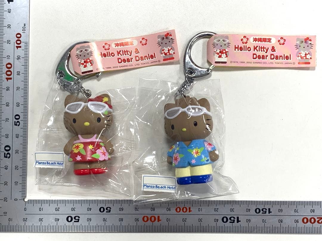 サンリオハローキティ　沖縄限定　キーホルダー　フィギュア　ストラップ　日焼け