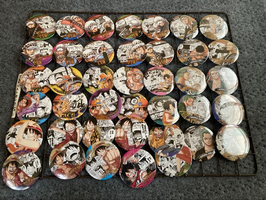 ワンピース　缶バッジ　40個　まとめ 麦わらストア】大人気