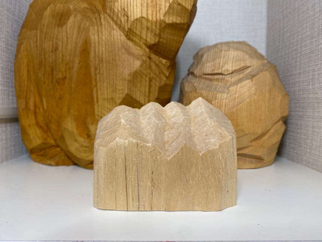 高野夕輝 雪の日高山脈 木彫り 検)柴崎重行 根本勲 今週の #高野夕輝 個展を前に、レジェンド抽象熊と向き合ってみた