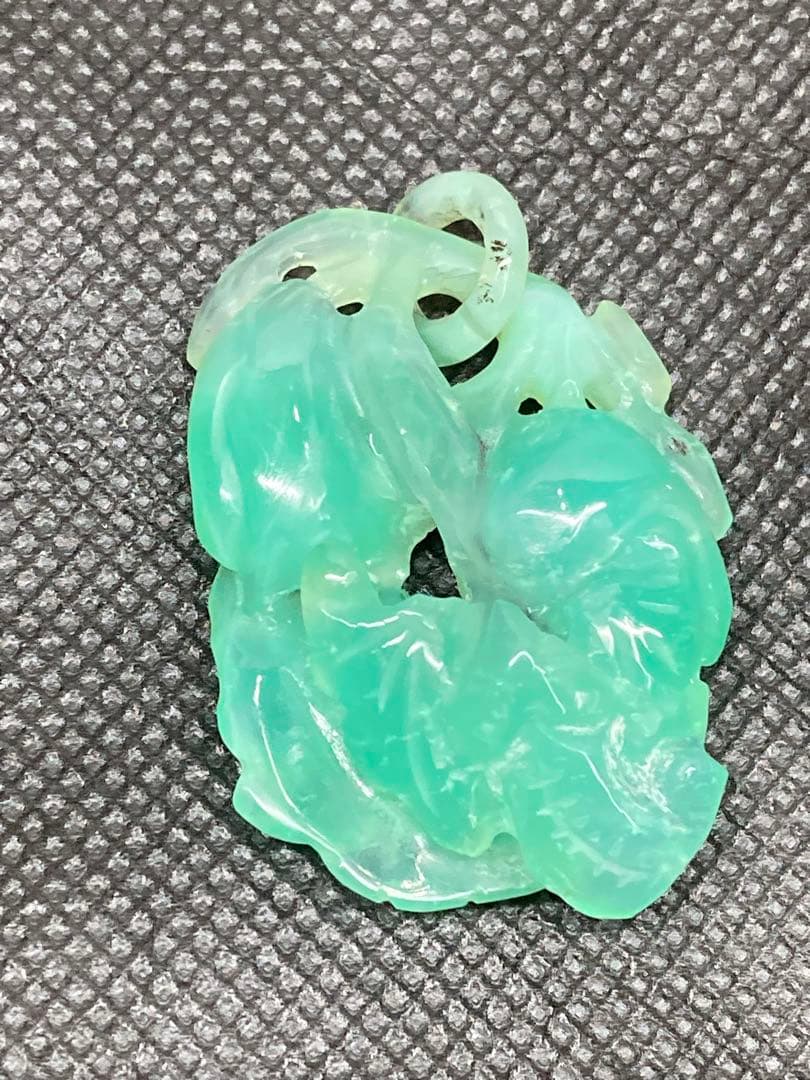 希少 アンティーク 天然翡翠 本翡翠 特殊黒入り 透かし彫り ペンダントトップ 楽天市場】天然良質ひすい本翡翠龍亀精工彫りペンダントネックレス本