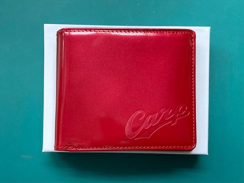 広島東洋カープ　グラブ革二つ折り財布（メタリック）未使用品　ミズノ Yahoo!オークション - 美品 カープ グラブ革二つ折り財布(メタリック)