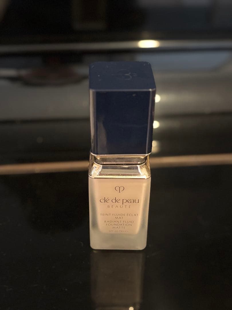 クレ・ド・ポー ボーテ タンフリュイドエクラ マット　オークル10