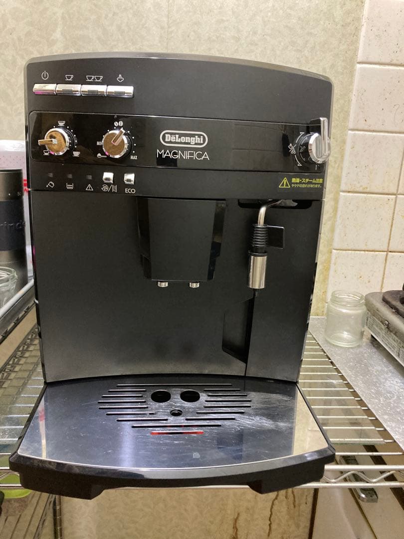 DeLonghi Magnifica エスプレッソマシン ESAM03110B