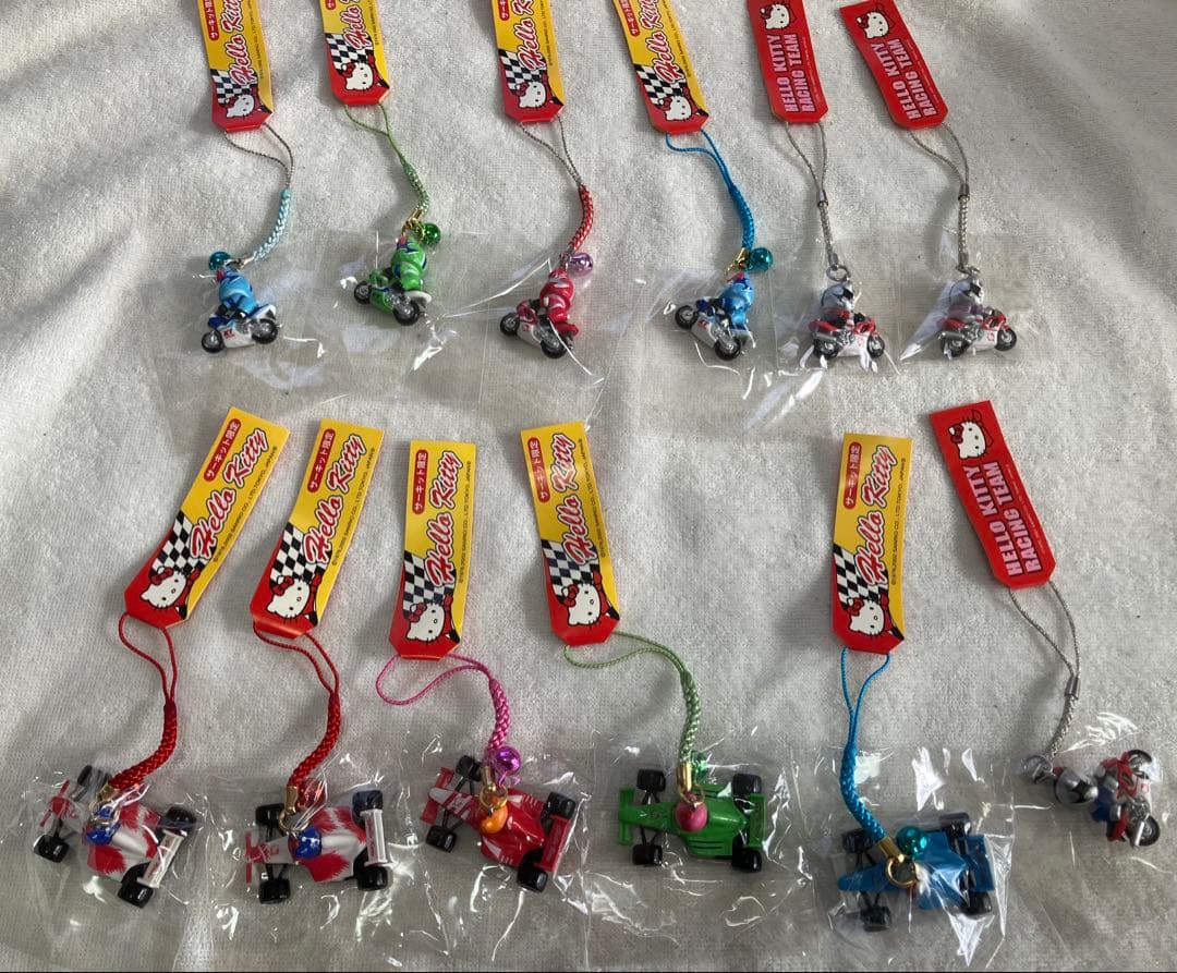 ハローキティ　サーキット限定ストラップ