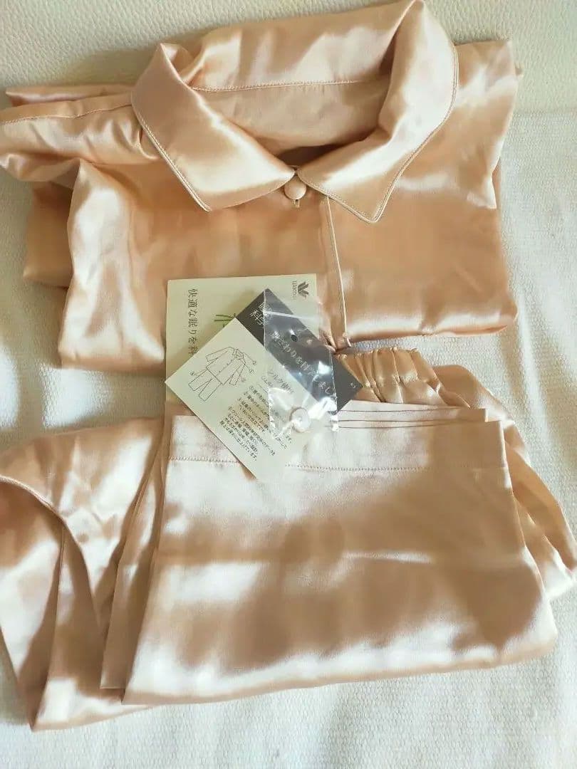 ワコール 睡眠科学 シルク100%パジャマ新品タグ付き 絹100% Mサイズ