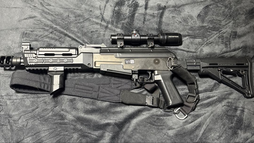 東京マルイ　AKストーム　0.25g初速平均82m/s マガジン4本付属