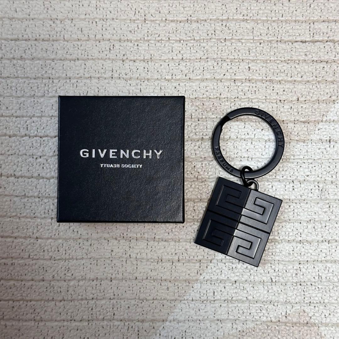 新品未使用 GIVENCHY ジバンシー キーホルダー キーリング - メルカリ