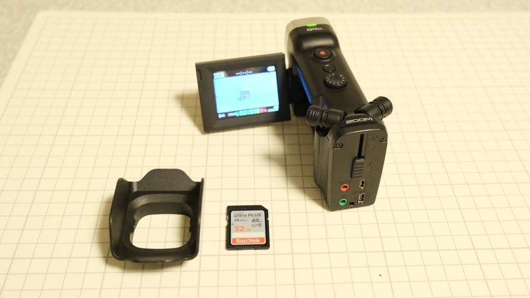 【しろくろ】Zoom Q4n ビデオカメラ 本体 SDカード32G Amazon.com: Zoom Q4n Handy Video Recorder : Electronics