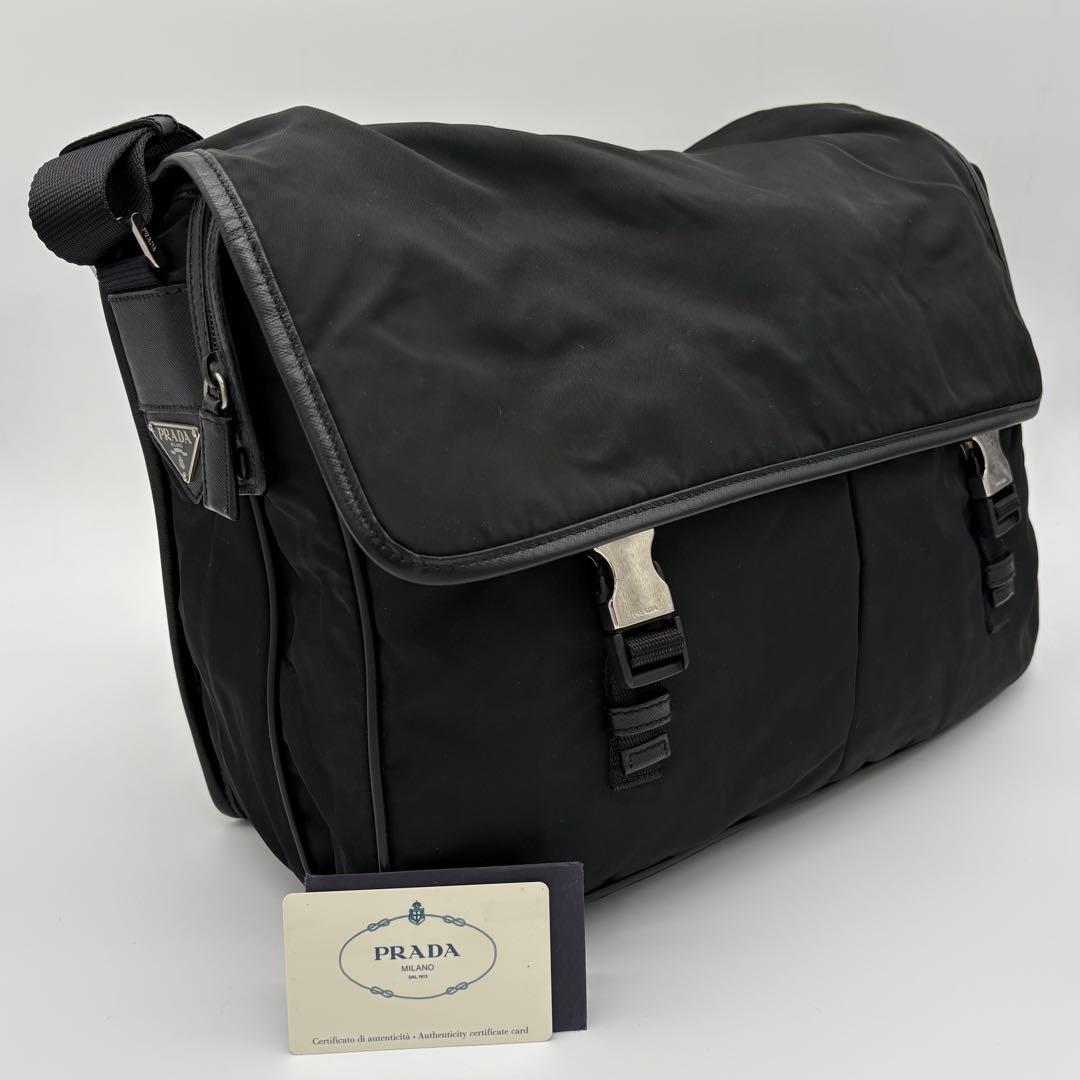 美品✨プラダ メッセンジャーバッグ ギャランティ　サフィアーノ 三角ロゴ 大容量