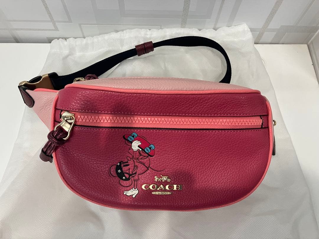 新品未使用品　COACH×Disney ボディバッグ　日本限定品 COACH（コーチ） バッグ レディース ショルダーバッグ 新作セール