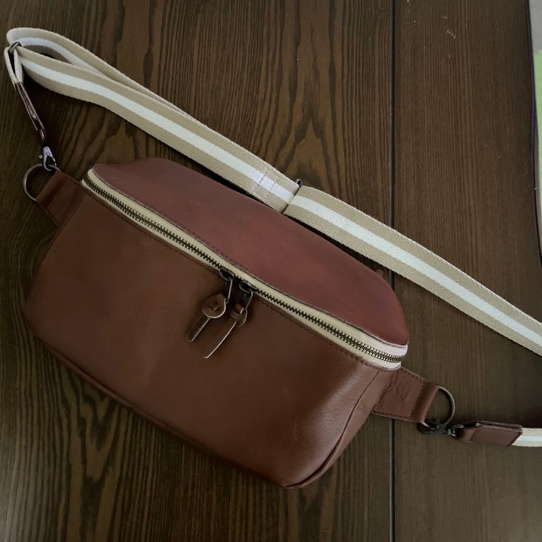 美品⭐︎Kanmi. 限定色ボディバッグ 防水レザー ウエストバッグ kanmi（カンミ） Kanmi. All Story ボディバッグ 防水 撥水 レザー