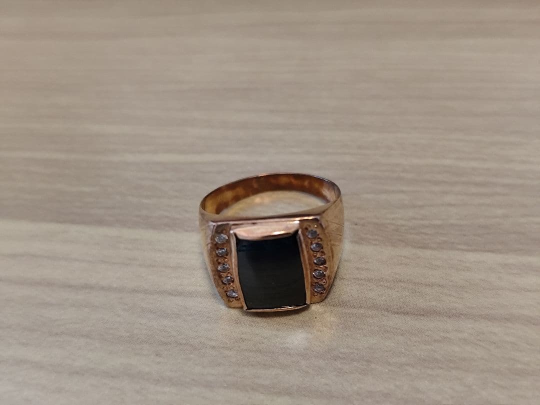 金色の黒いストーンリング ゴールド 黒色ストーン リング - メルカリ