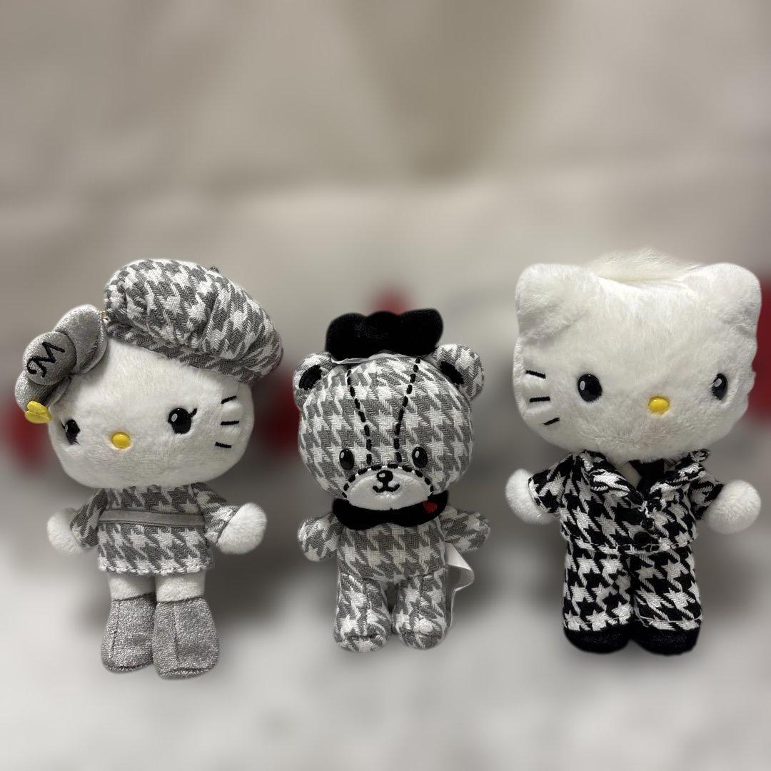 新品 ハローキティ モノクロガーリーふたごコーデ ぬいぐるみ キーホルダー