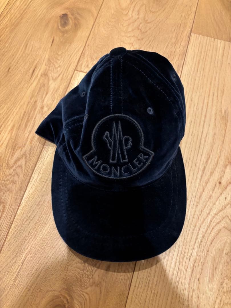 MONCLER ネイビー ベルベットキャップ