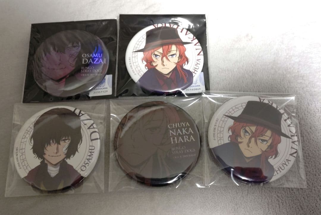 文豪ストレイドッグス　文スト　太宰　ホログラム　缶バッジ　AGF　2020 中也 文豪ストレイドッグス 缶バッチ 羊の日 八周年 ホログラム 太宰治 中原