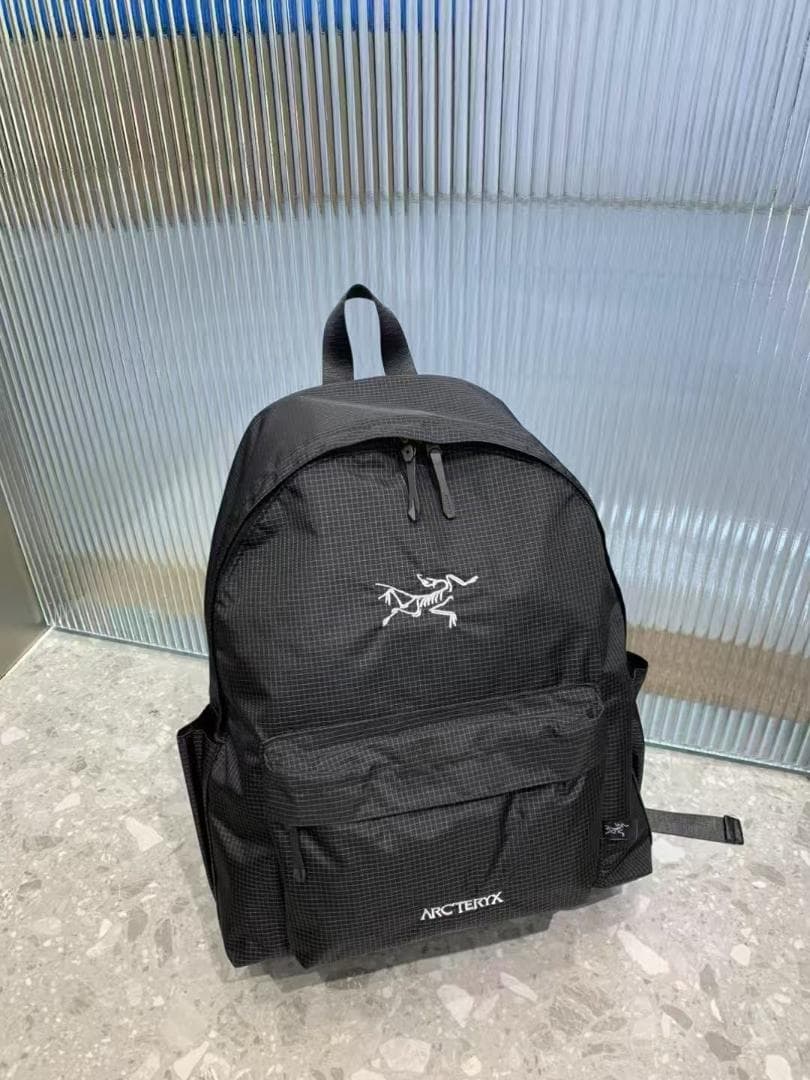 未使用ARC'TERYX 15パックグレグレーとブルーの格子