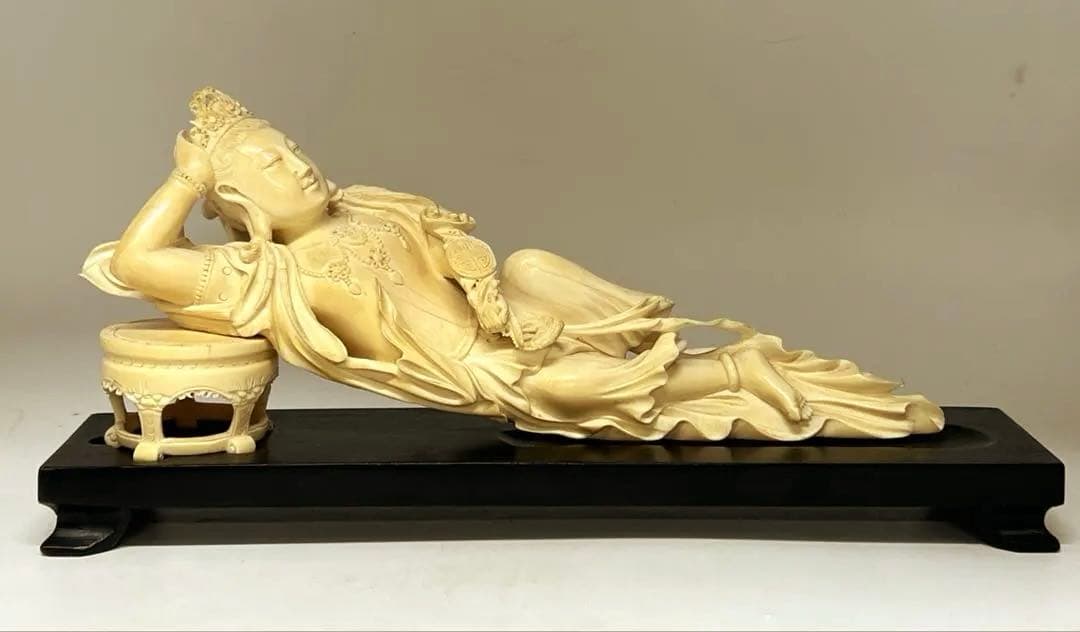 極上彫刻　臥観音 重さ：710g