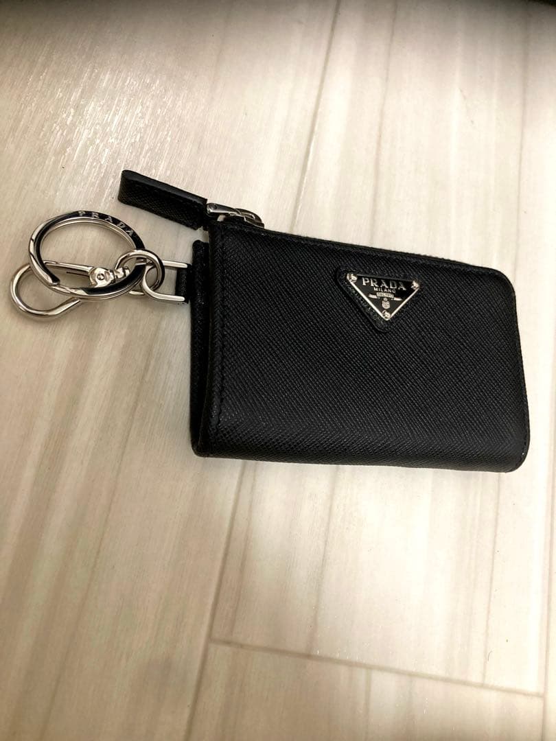 PRADAトライアングルプレート サフィアーノレザートラベルケース 国内配送【PRADA】サフィアーノ トライアングル/カードケース (PRADA