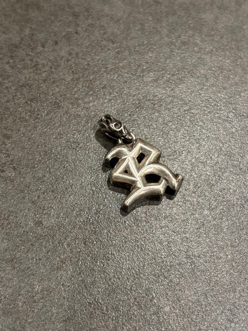 クロムハーツ　イニシャルチャーム　R CHROME HEARTS（クロムハーツ） CHROME HEARTS ALPHABET MINI 