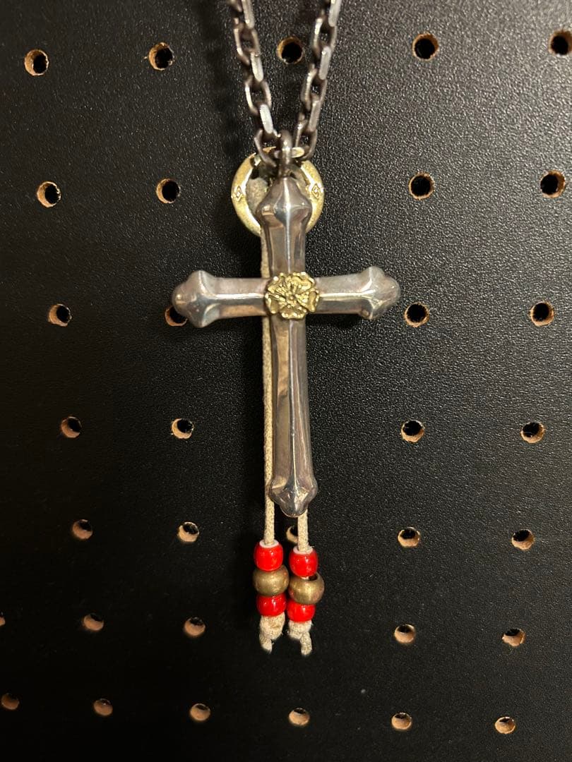 N*️様 ローズクロス カスタムネックレス（イーグルフック・赤ビーズ）