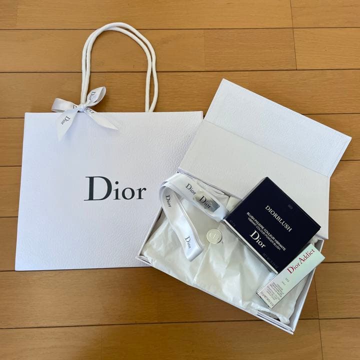 新品 Dior(ディオール) リップ チーク ギフトセット♡ ギフトセット】DIOR ディオール アディクト リップ グロウ 004