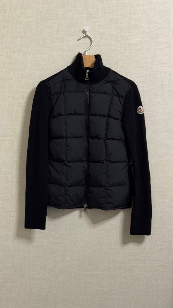 モンクレール ダウンカーデ カーディガン アウターとしても使える！『MONCLER(モンクレール)』のカーディガンが