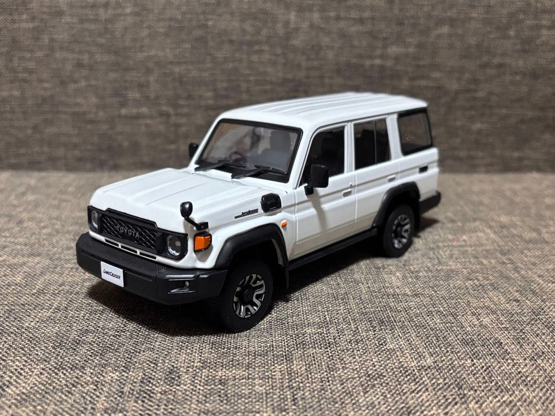 トヨタ ランドクルーザー70 1/30スケール