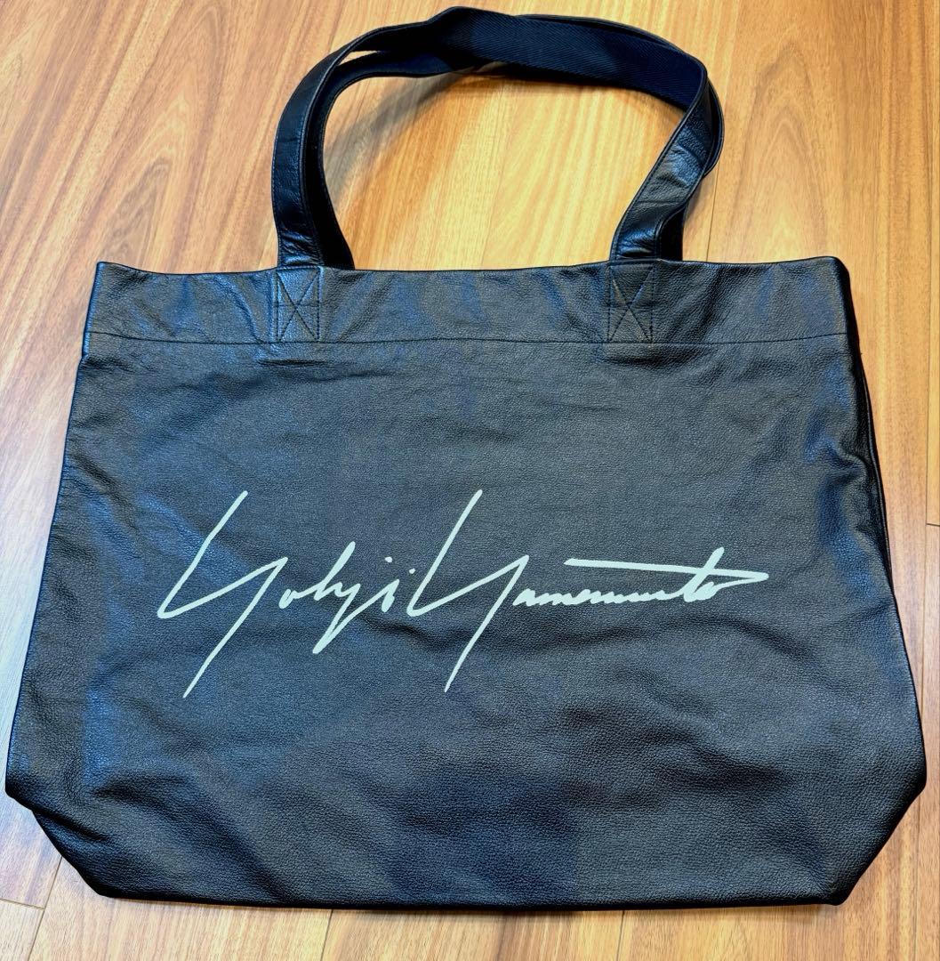 【新品未使用】ヨウジヤマモト ビッグロゴ レザートートバッグ 青山店限定 Yohji Yamamoto（ヨウジヤマモト） ノベルティ 青山本店限定 NOVELTY