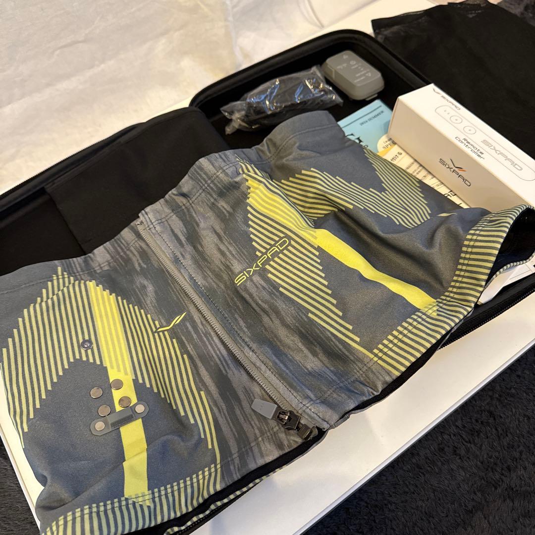 SIXPAD シックスパッド　パワースーツコアベルト　Lサイズ　別売りリモコン付 SET4974011802617.jpg