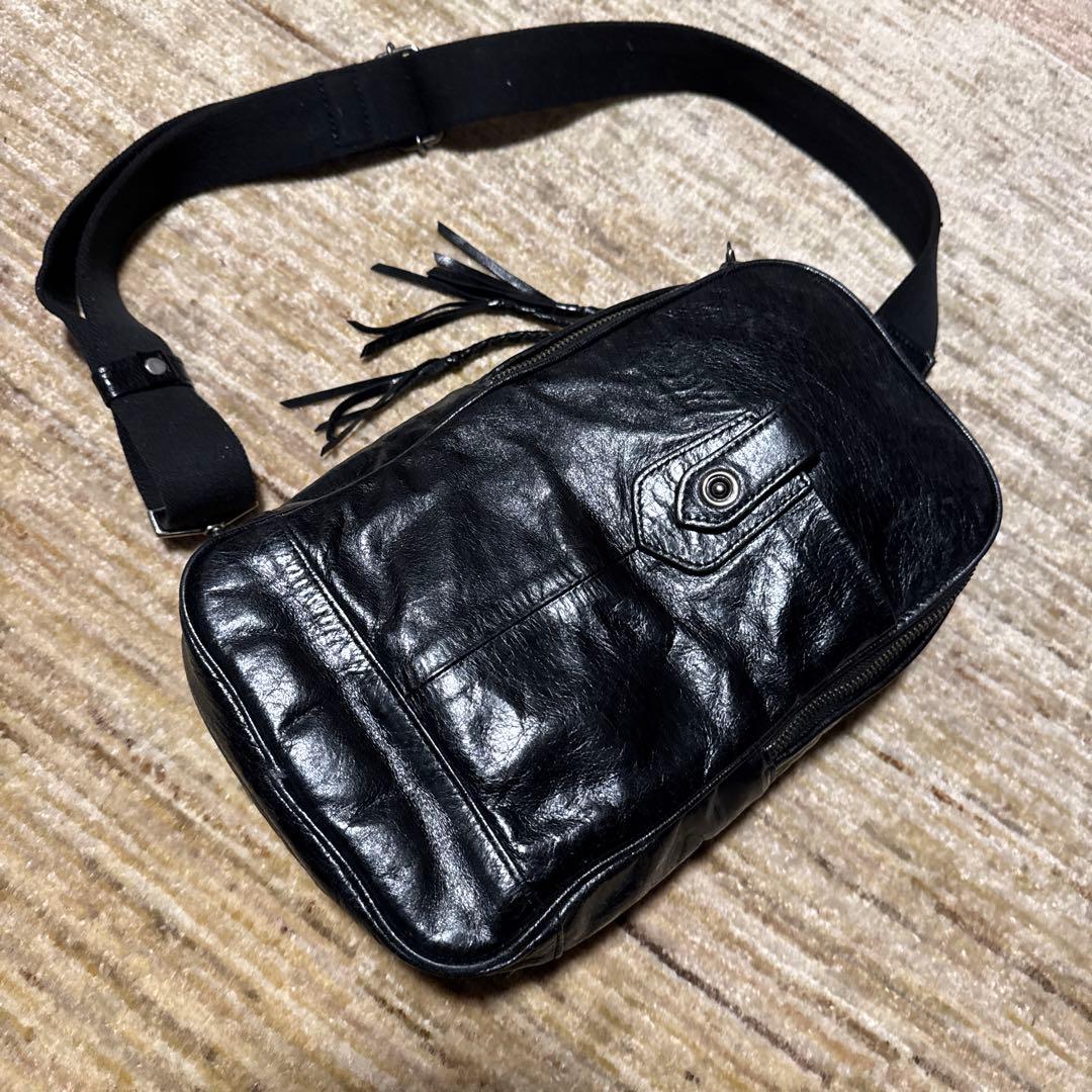 SHELLAC 本革製　ブラック ボディバッグ