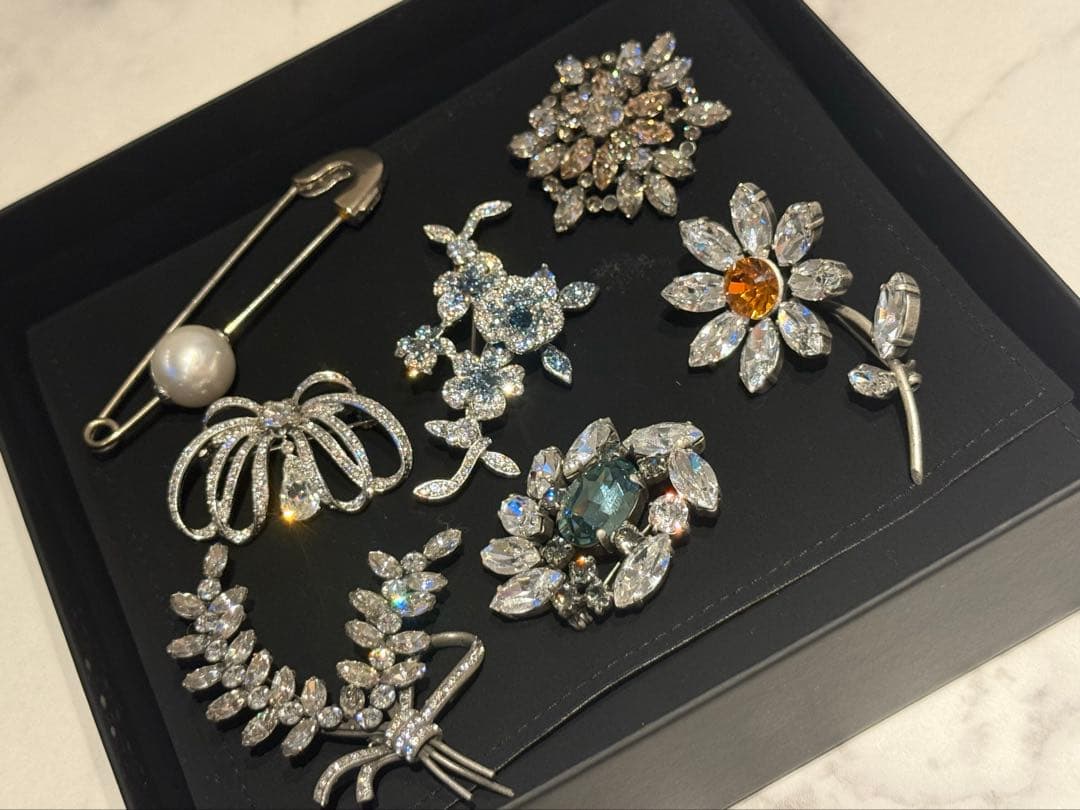 FOXEY ブローチ　６点(お写真からひとつ減ります) FOXEY - フォクシー ブローチの通販 by エコスタイル｜フォクシーなら