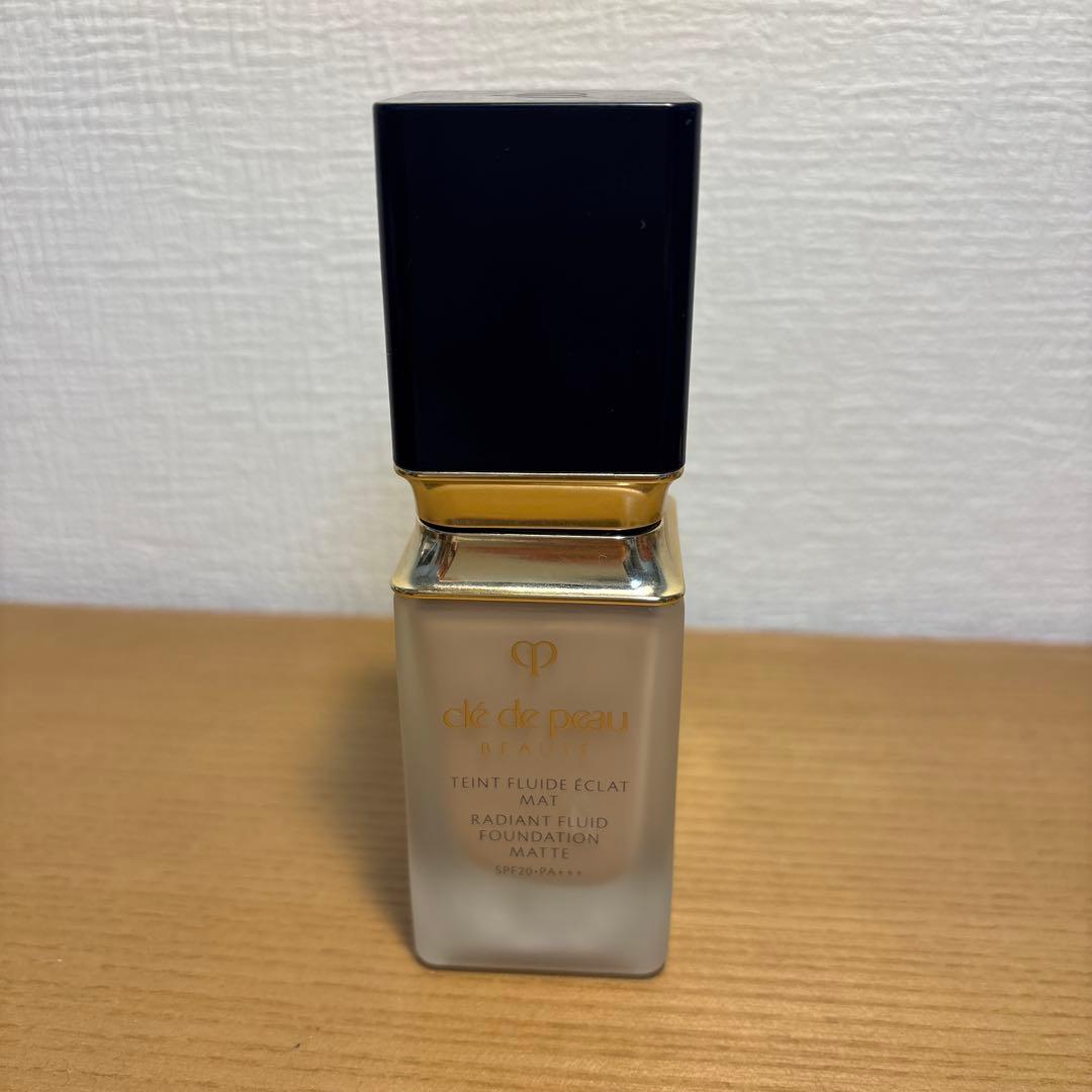 クレドポーボーテ　タンフリュイドエクラ マット オークル01