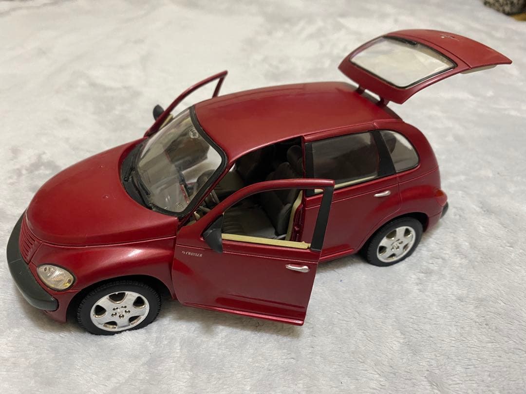 ミニカー Maisto Chrysler PT CRUISER 1/18