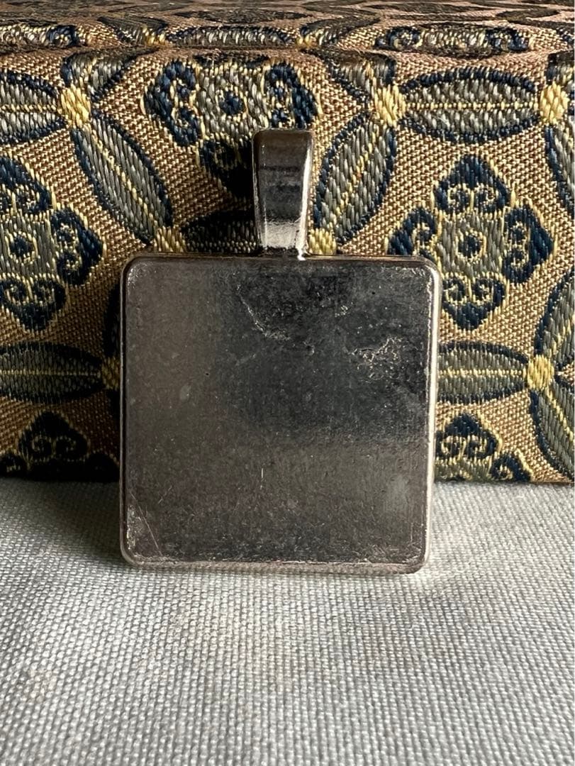 文創 古陶片リメイク 十二支ペンダント〈卯・ウサギ〉 - メルカリ