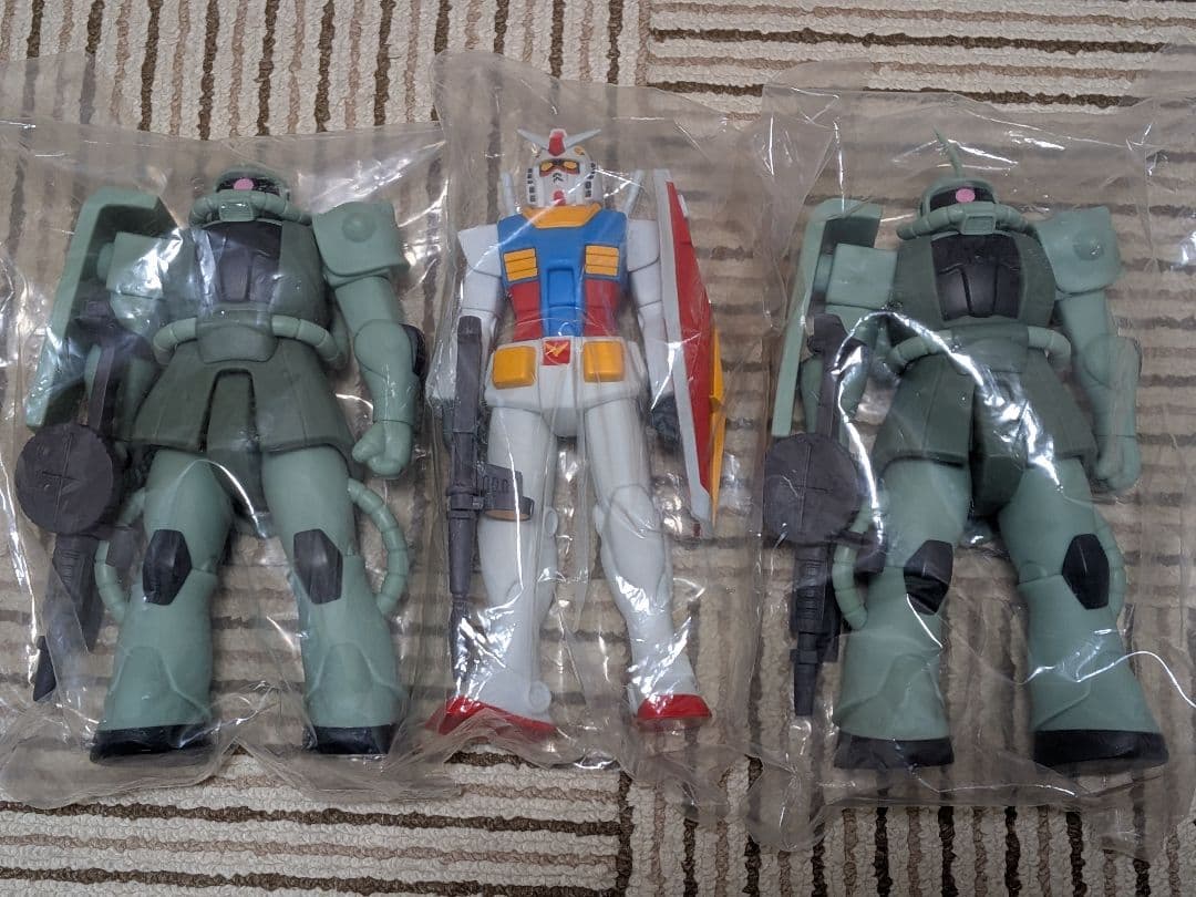 ソフビスーツDXガンダム　量産型ザク　指揮官ザク