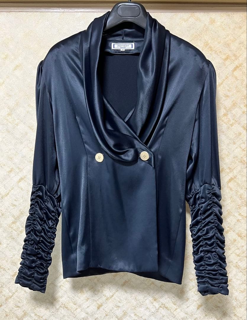 Yves Saint Laurent ブラック トップス Mサイズ SAINT LAURENT PARIS TOTEBAG in Black | Saint Laurent | YSL EN-US