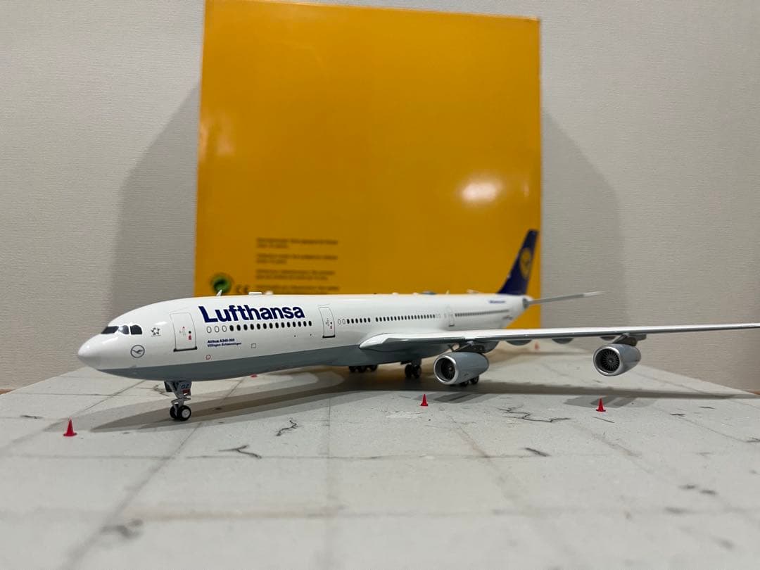 1/200 Jfox? Lufthansa A340-300 旧塗装 www.JetCollector.com: Lufthansa A340-200 