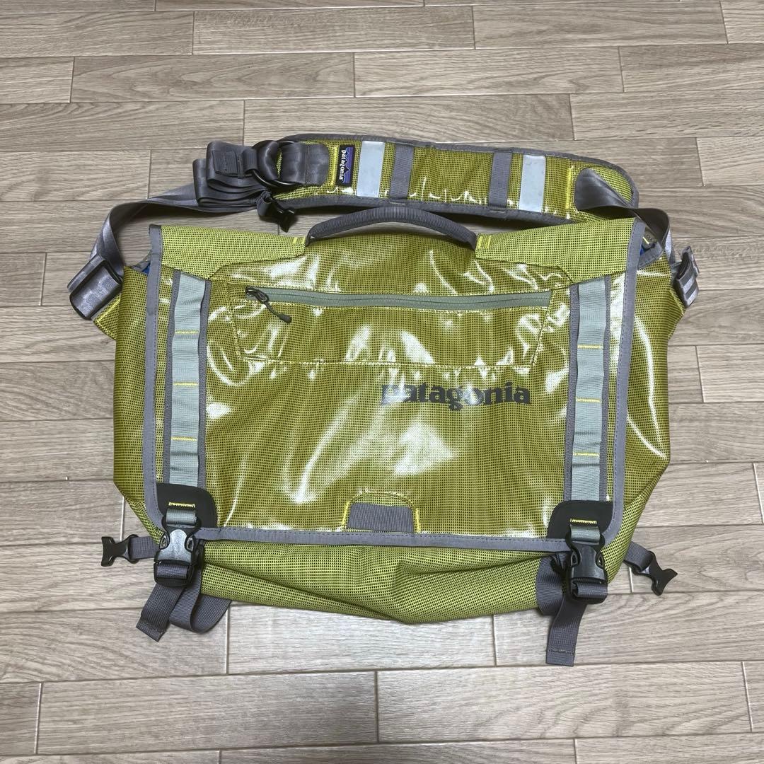 バッグ patagonia BLACK HOLE MESSENGER