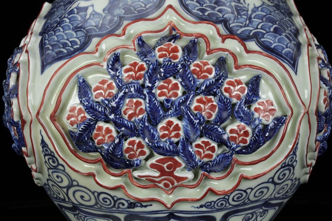 中国古玩 青花釉裏紅透彫花弁麒麟紋壺 唐物 飾壺 花瓶 時代物 古美術