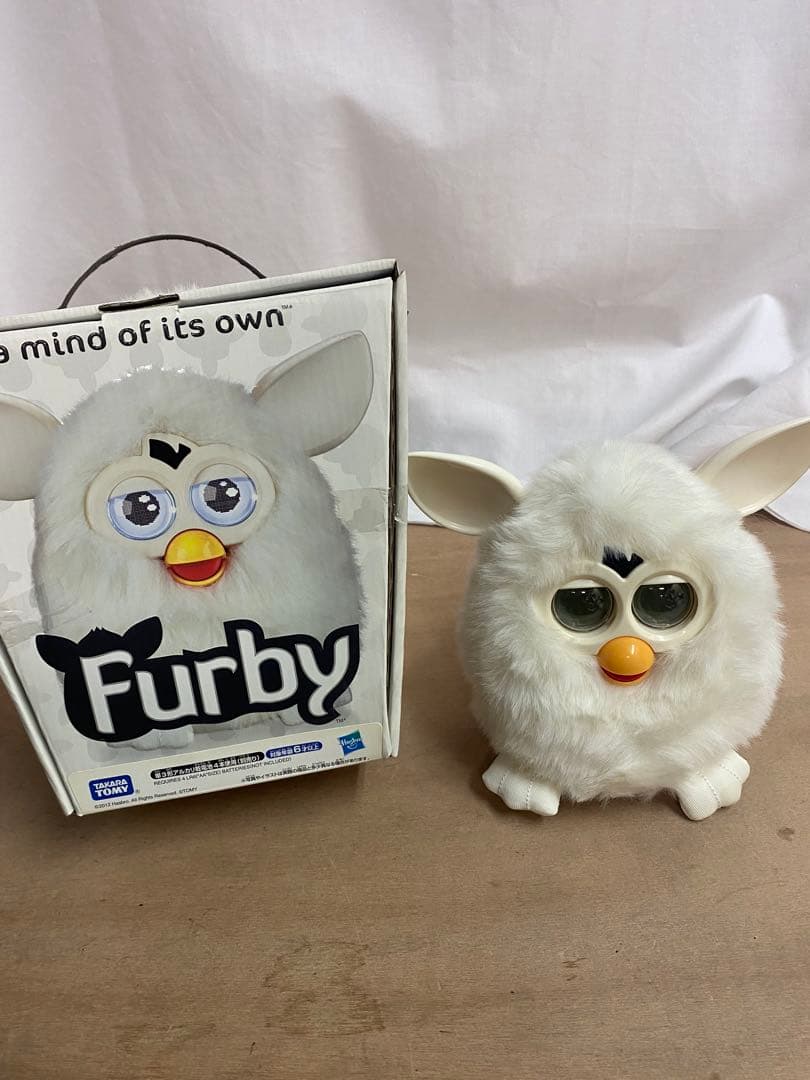 Furby ホワイト 箱付き　動作確認済み