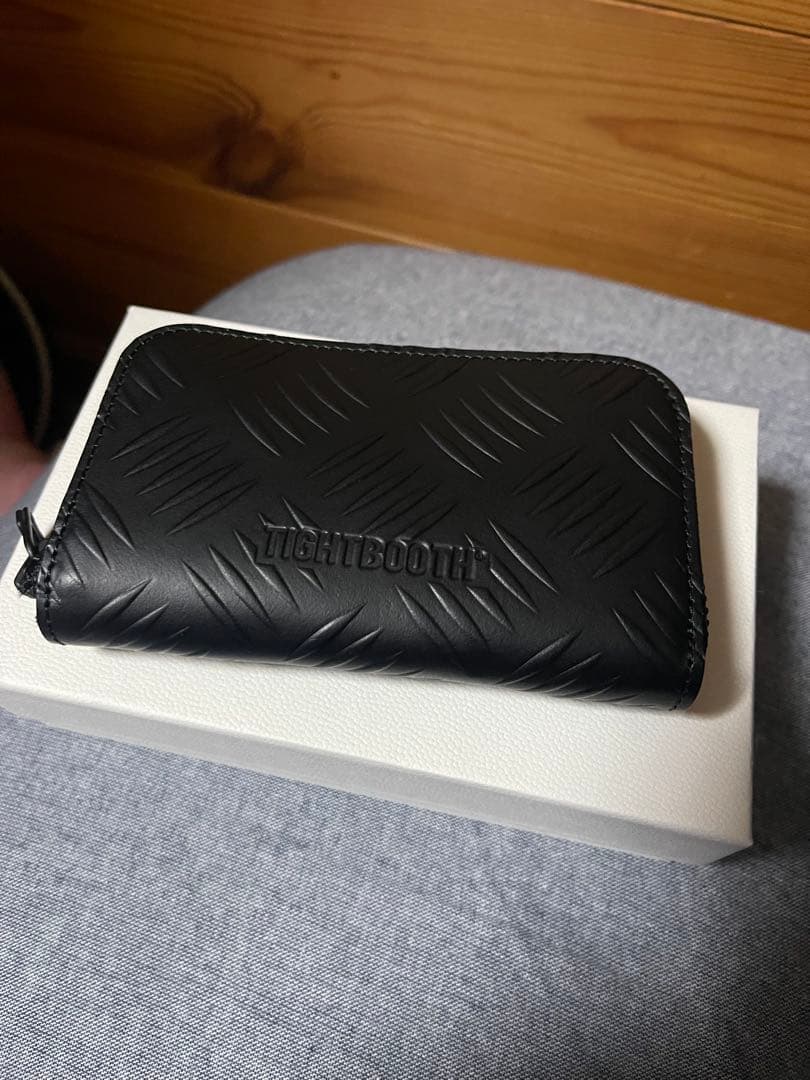 タイトブース CHECKERPLATE LEATHER ZIP WALLET