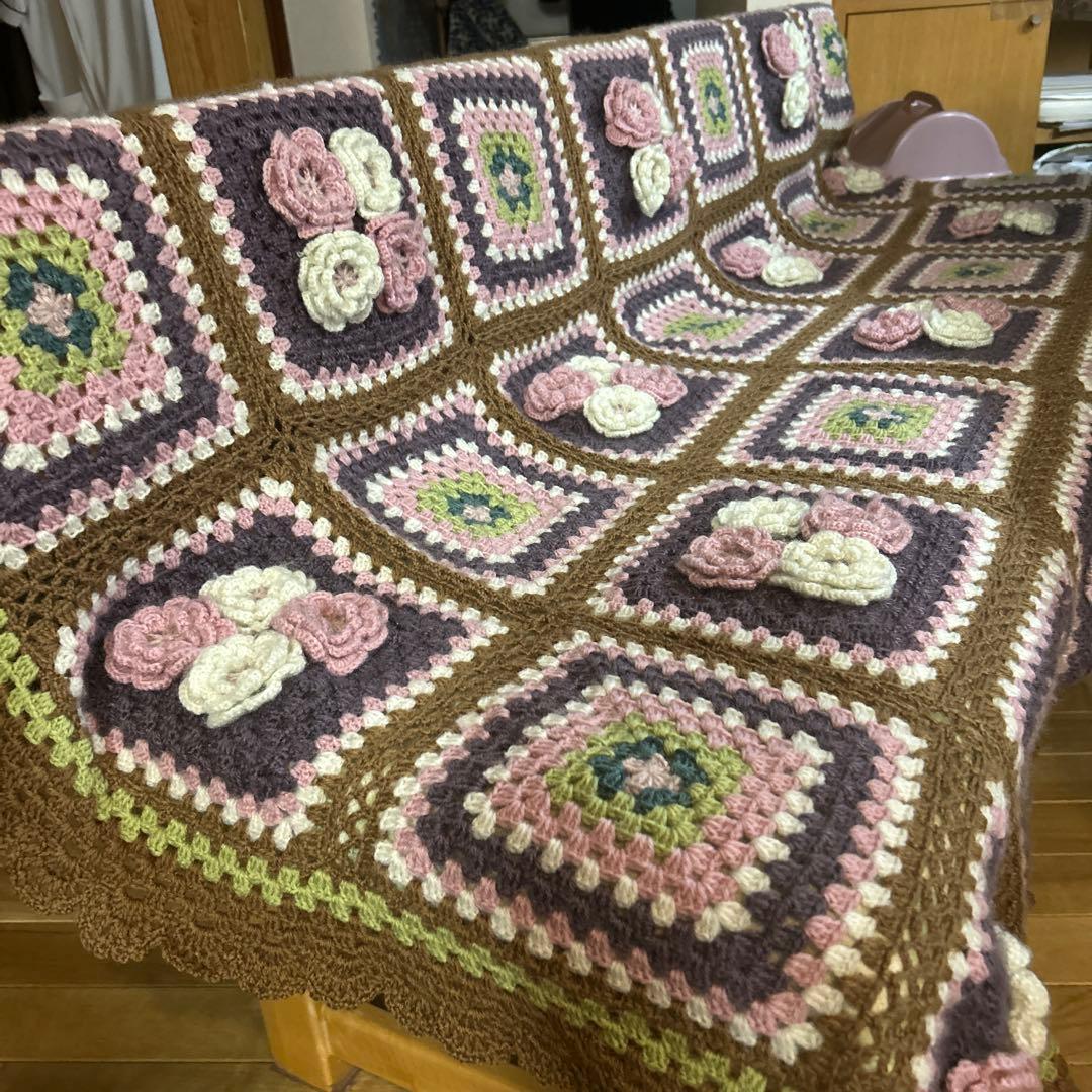 手編み　♡ 立体小花のマルチカバー アフガン編み】後編:かぎ針で編むアフガン編み×小花モチーフのマルチ