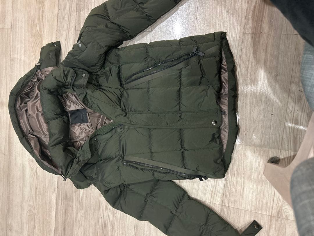 TＡTＲＡＳダウンジャケット　ほぼ未使用品