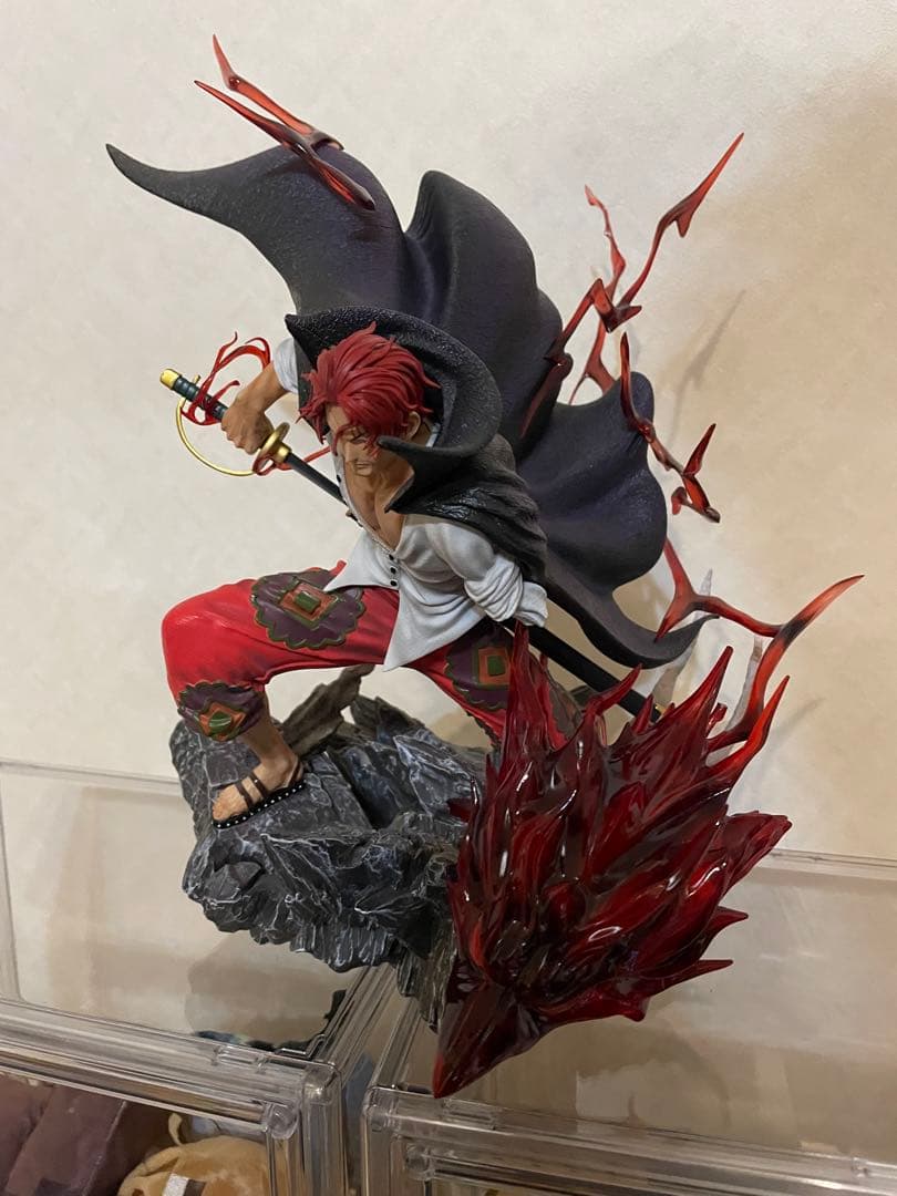 ワンピース　シャンクス　フィギュア