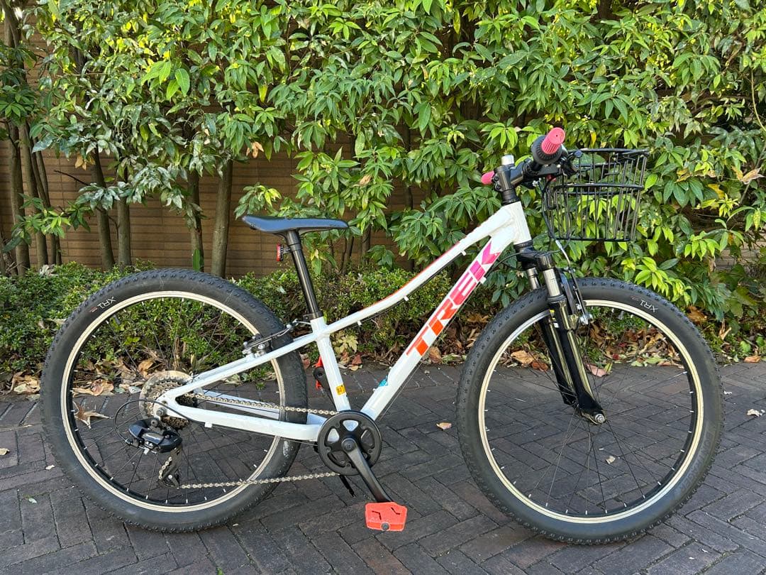 【直接引き取り限定】Trek 24インチ キッズバイク 前面バスケット付き 楽々園ご納車バイク！24インチキッズバイク カゴ取り付け＆FXクロス